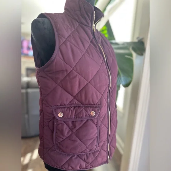 Thread & Supply Maroon Quilted Puffer Vest Gold Button/Zipper Women Size Medium - Picture 7 of 10